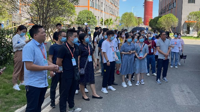 Members of Hunan Microbiology Academic Annual Meeting visited the pilot biology investigation.
