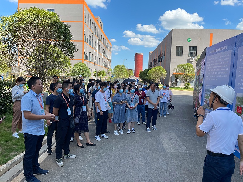 Members of Hunan Microbiology Academic Annual Meeting visited the pilot biology investigation.